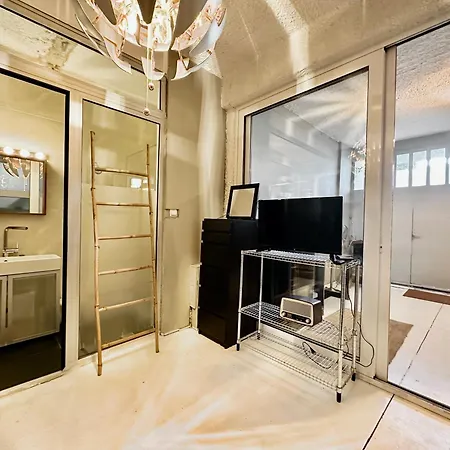 Tatil Evi Cool Retreat High Ceilings & Space For 8 *