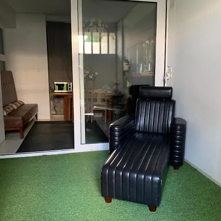 A Bright Art House With Parking Near Oaka For A Short Athens