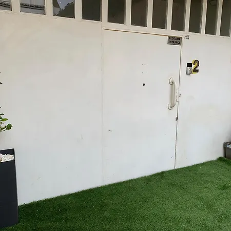 A Bright Art House With Parking Near Oaka For A Short Holiday home Athens