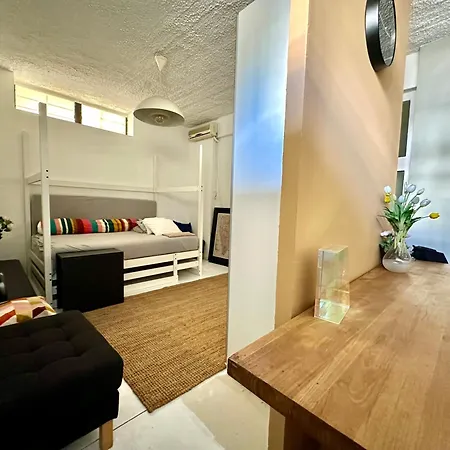 A Bright Art House With Parking Near Oaka For A Short Αθήνα